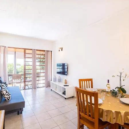 Apartment Entire 5min From Oura *